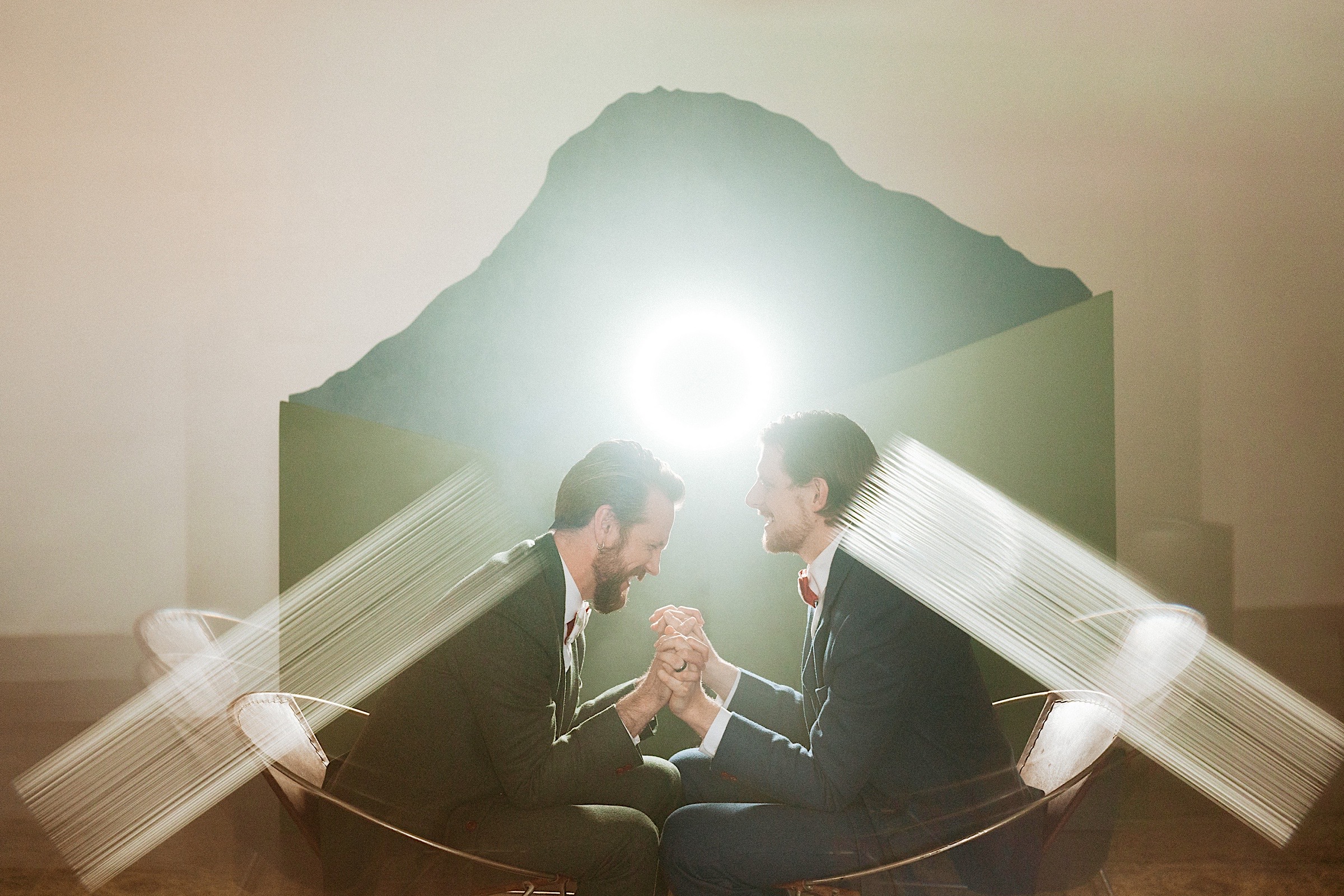 washintgon-mountains-elopement-with-gay-couple